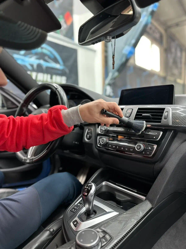 Детайлно почистване на кожен и текстилен интериор — Detailing Center Yambol